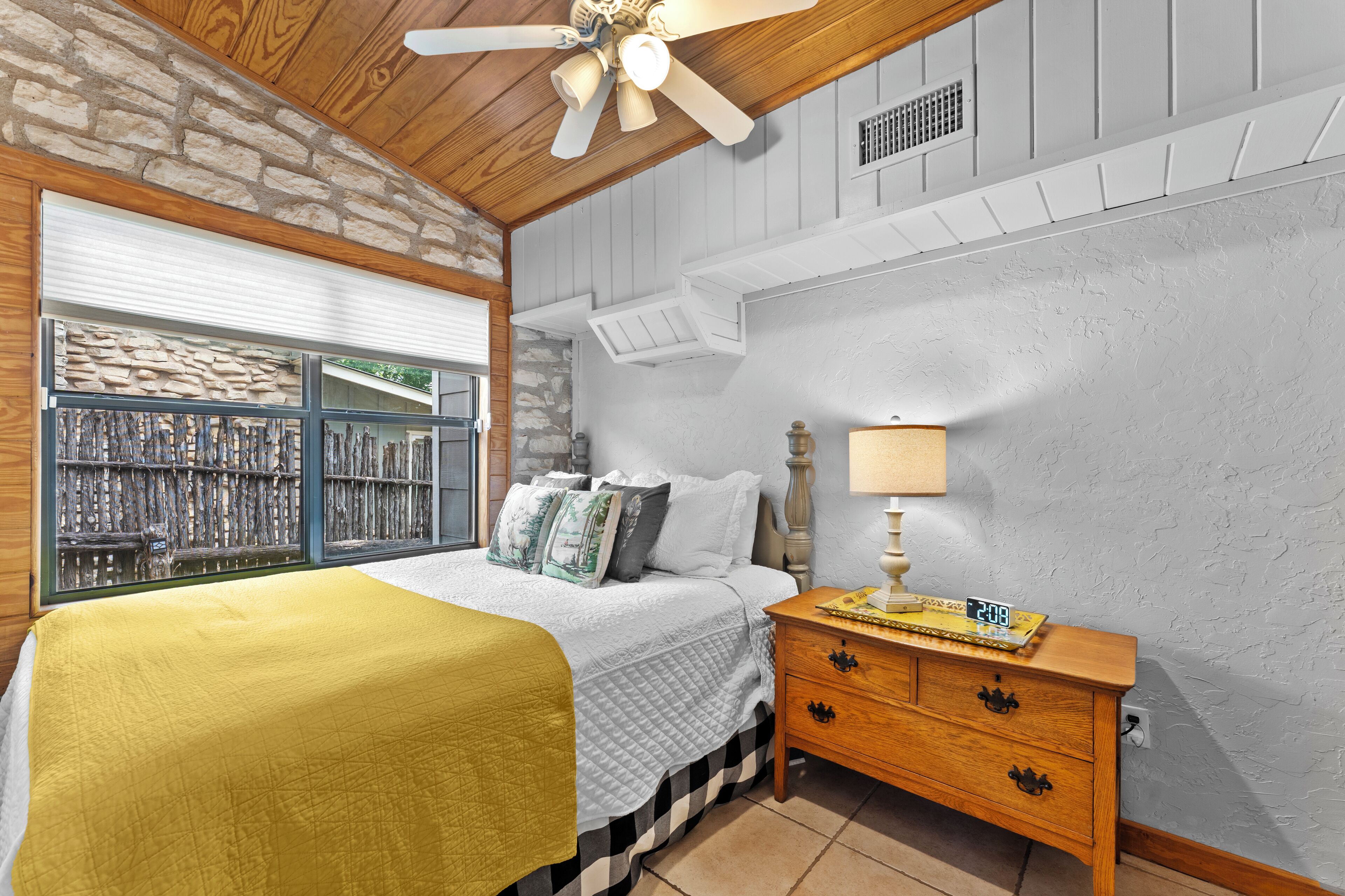 2 slaapkamers, een strijkplank/strijkijzer, wifi, beddengoed