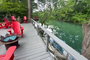 Property grounds - Cozy Cabin ON Guad River- Paddleboard, Kayaks, BBQ (Canyon Lake)