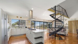 Interior - Beachside Retreat: 3  BR, 2  BA House in Lancelin, Sleeps 6 (Lancelin)