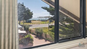 Interior - Beachside Retreat: 3  BR, 2  BA House in Lancelin, Sleeps 6 (Lancelin)