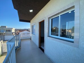 Terrace/patio - Studio 300 meters from the beach (Estância Bal Maria H Novaes Peruíbe)