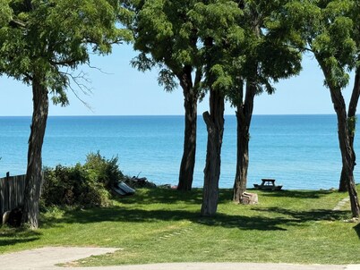 Spacious 4-beds South of Lexington AC, Sandy Private Beach Handicap accessible