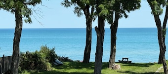 Spacious 4-beds South of Lexington AC, Sandy Private Beach Handicap accessible