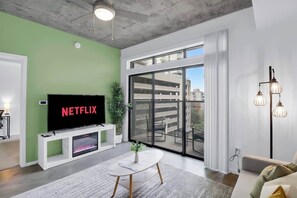 TV, offices - Centric 1BR |In HEART of DTPHX|Free Garage Parking (Phoenix)