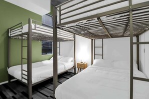 4 多间卧室、熨斗/熨衣板、免费 WiFi、床单