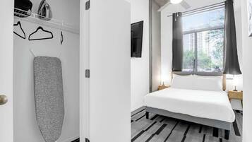 4 bedrooms, iron/ironing board, WiFi, bed sheets