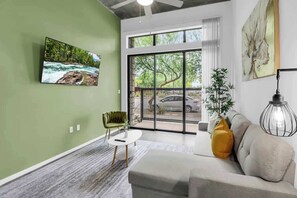 TV - Centric 4BR |In HEART of DTPHX|Pool+Free Parking (Phoenix)