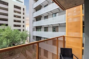 Property grounds - Centric 2BR In HEART of DTPHX Free Garage Parking (Phoenix)