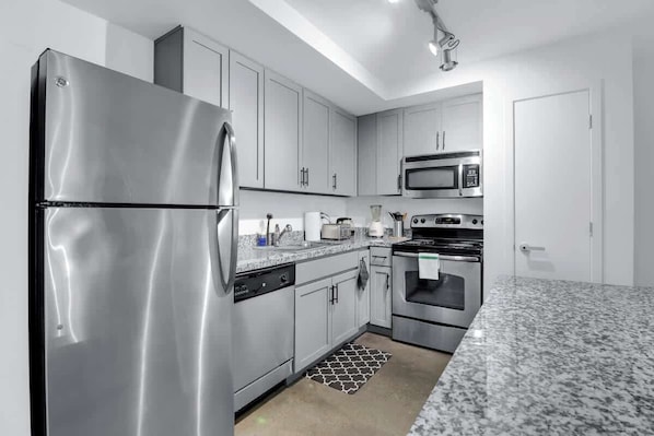 Refrigerador, microondas, horno, placa de cocina