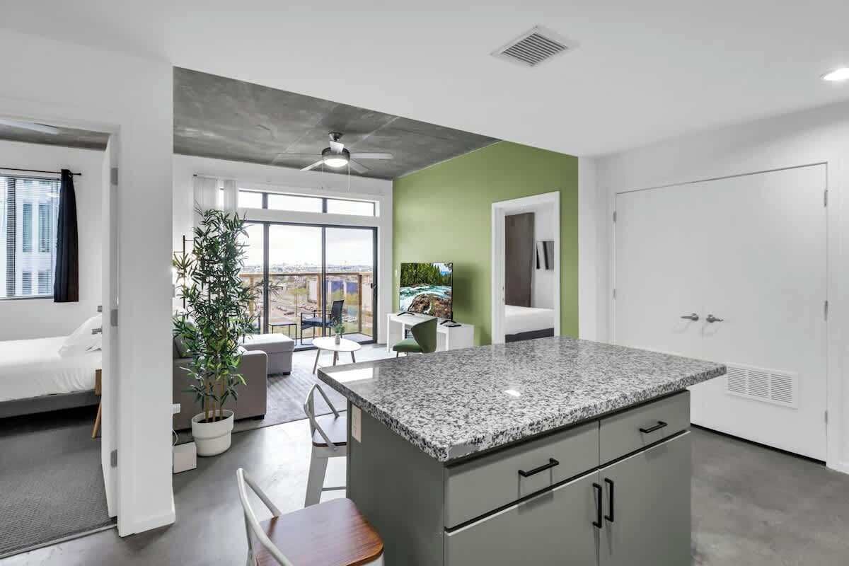 2 chambres, fer et planche à repasser, Wi-Fi, draps fournis