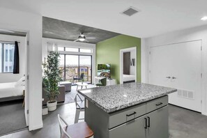 2 dormitorios, tabla de planchar con plancha, wifi y ropa de cama