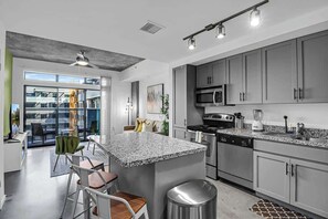 Fridge, microwave, oven, stovetop - Centric 1BR |In HEART of DTPHX|Free Garage Parking (Phoenix)