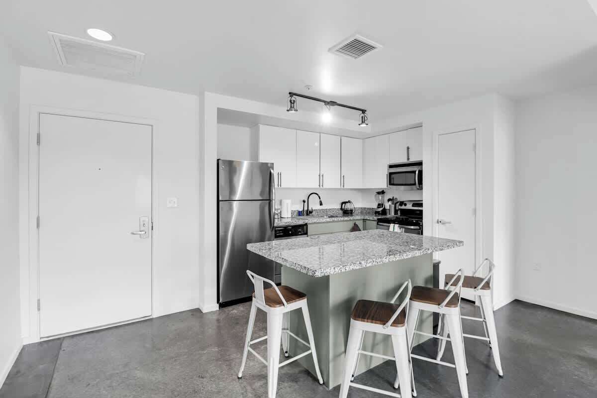 雪櫃、微波爐、焗爐、爐具