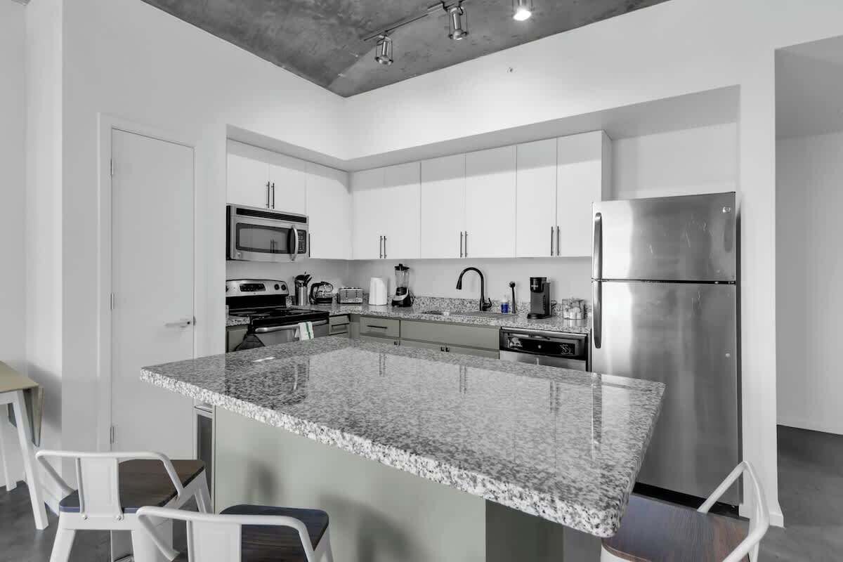 雪櫃、微波爐、焗爐、爐具