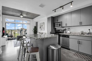 Fridge, microwave, oven, stovetop - Centric 1BR |In HEART of DTPHX|Free Garage Parking (Phoenix)