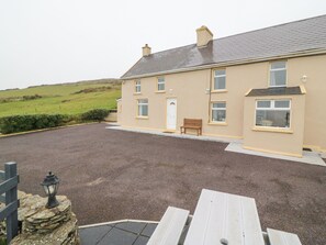 Terrace/patio - LEHANMORE HOUSE, pet friendly in Allihies, County Cork (Beara)