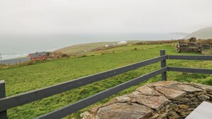 A coastal landscape with a stone wall and a wooden fence. - LEHANMORE HOUSE, pet friendly in Allihies, County Cork (Beara)