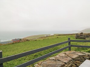 Property grounds - LEHANMORE HOUSE, pet friendly in Allihies, County Cork (Beara)