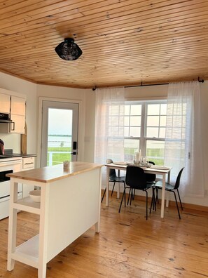 Dining - Waterfront Sunset Cove Cottage! (Kensington)