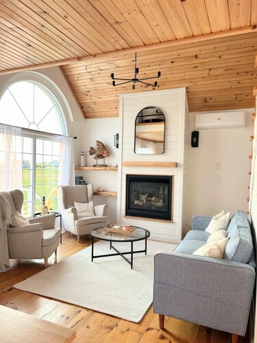 Waterfront Sunset Cove Cottage!