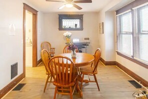 Dining - Whole House 5 min from Rochester Gen Hosp 4-Beds sleep 8 (Rochester)