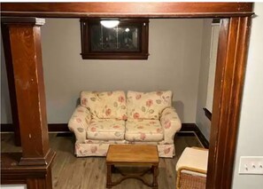 Living area - Whole House 5 min from Rochester Gen Hosp 4-Beds sleep 8 (Rochester)