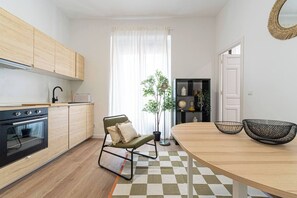 Fridge, microwave, oven, stovetop - Green Lavapiés (Madrid)