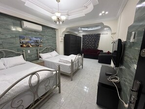 Family Studio, Patio, Poolside | Egyptian cotton sheets, premium bedding, down duvets, memory-foam beds - Triangle Pyramids Boutique  (Giza)