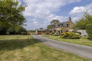 Exterior - Wonderful dog friendly countryside retreat -Coleman's Elm (Hook Norton)