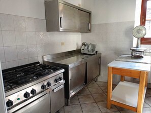 Refrigerador, horno, placa de cocina, lavavajillas