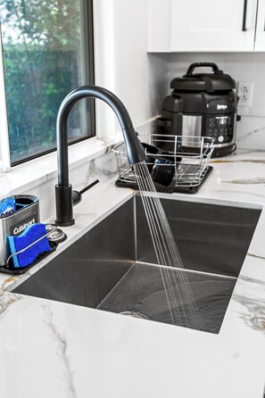 Fridge, microwave, oven, stovetop - Estrella Escape, Pool, Spa & Game Room Fun (Desert Hot Springs)