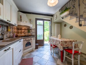 Fridge, microwave, oven, cookware/dishes/utensils