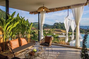 Terrace/patio - ที่พักพูวิลล่าสวนตัวกลางเขาอ่างแช่น้ำอุ่นกลางสระวิวภูเขาทะเลหมอก ที่จอดรถสวนตัว (Chiang Mai)