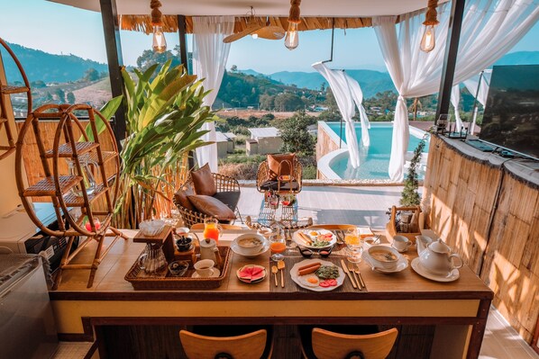 Dining - ที่พักพูวิลล่าสวนตัวกลางเขาอ่างแช่น้ำอุ่นกลางสระวิวภูเขาทะเลหมอก ที่จอดรถสวนตัว (Chiang Mai)