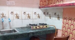 Private kitchen - 5 BEDROOM , 14 DOUBLE BED , 3 TOILETRIES , 3 BATHROOM ,  2 & 3BHK ROOM SET (Faizabad)