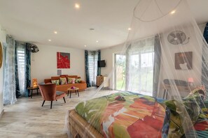 舒適開放式客房, 1 張加大雙人床及 1 張梳化床, 非吸煙房 | 免費 Wi-Fi