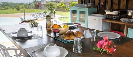 Free daily continental breakfast