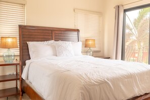 2 Schlafzimmer, Schreibtisch, Bügeleisen/Bügelbrett, Reisekinderbett