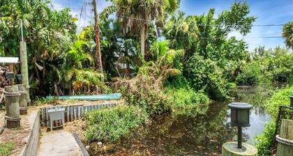 Pool, Privacy & Water Access – Your Fort Myers Getaway Awaits!