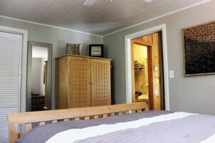 Signature Cabin, 1 Bedroom, Patio | Individually decorated, individually furnished, desk, laptop workspace
