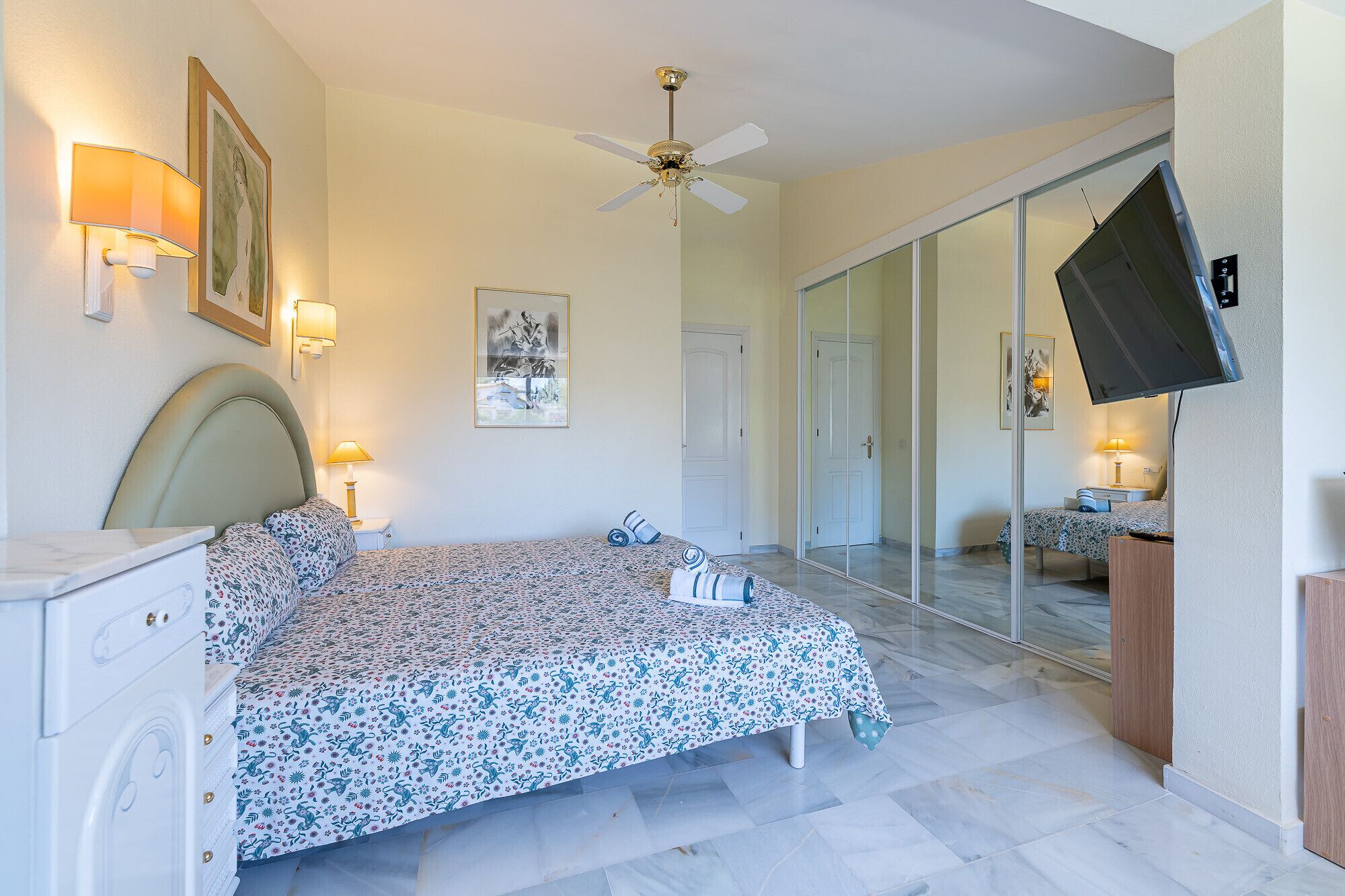 2 habitaciones, tabla de planchar con plancha y wifi gratis 