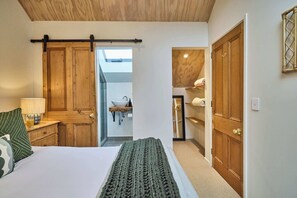 2 多间卧室、办公桌、熨斗/熨衣板、旅行婴儿床