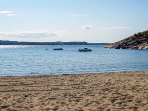 Beach - 5 Person Holiday Home in Lysekil (Lysekil)