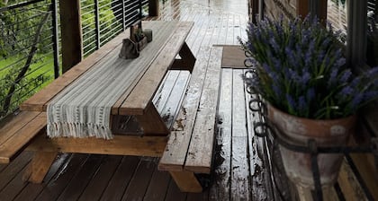 Mountaintop Cabin Retreat (Lake Views!)