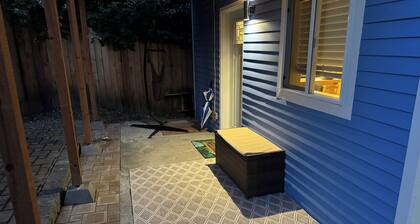 Modern Studio Prime Location Free Onsite Parking