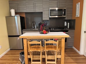 Coffee/tea maker, fridge, microwave, oven