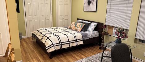 1 dormitorio, escritorio, tabla de planchar con plancha y wifi gratis