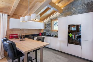Fridge, microwave, oven, dishwasher - 1/2 Chalet: Alpine sweetness at Linga (CHATEL)
