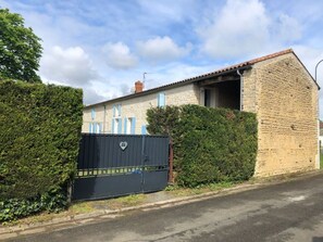 Exterior - QUIET ROULOTTE on land with swimming pool (Bernay-Saint-Martin)