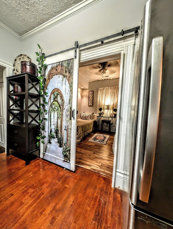 3 bedrooms, desk, iron/ironing board, travel crib